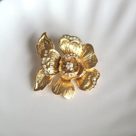 Vintage 50s Gold Tone Gilded Crystal Flower Floral Brooch - Picture 2 of 9